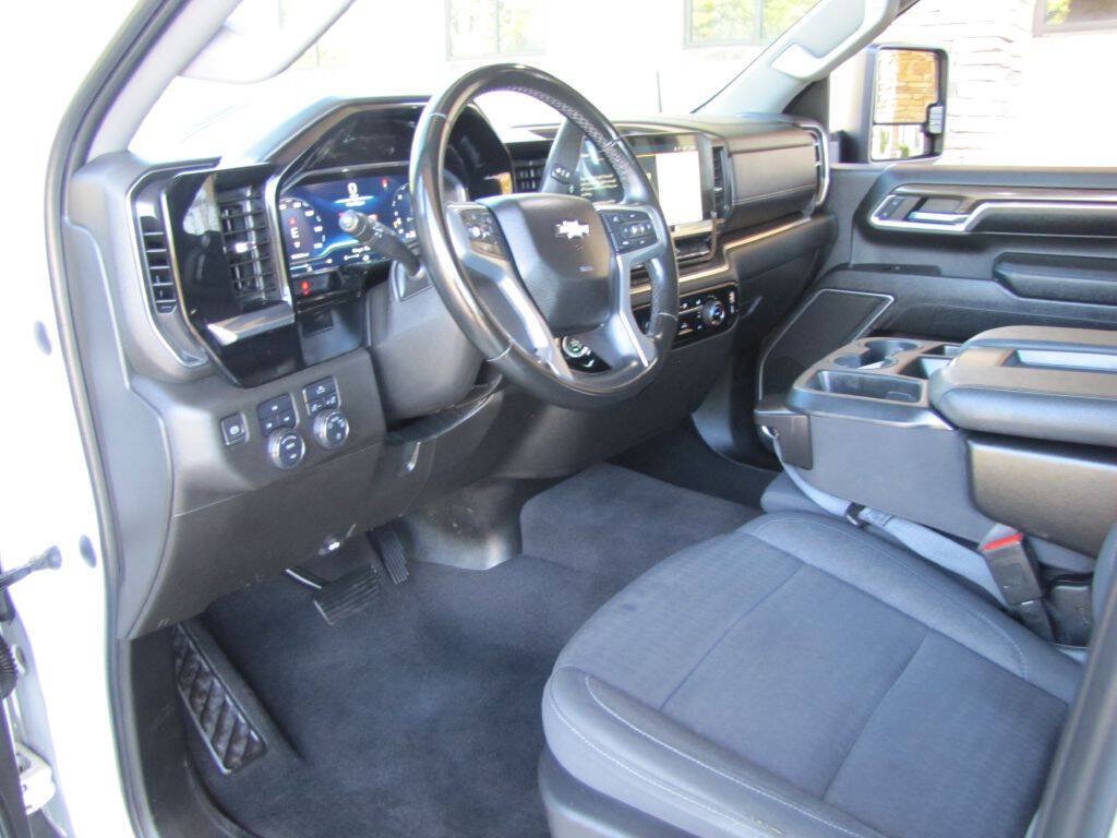 Used 2024 Chevrolet Silverado 2500 LT AWD/4WD image 20