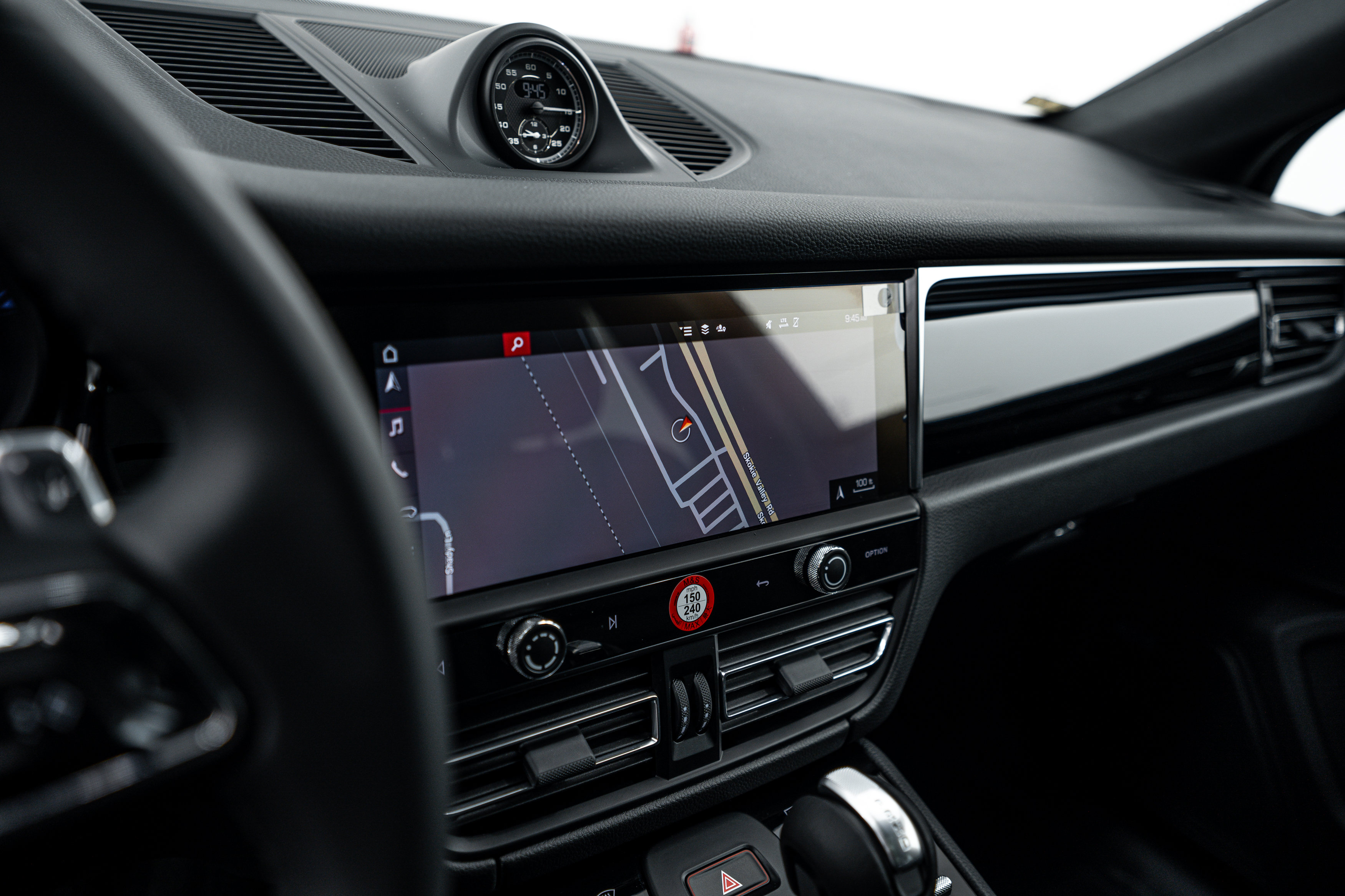 Certified 2026 Porsche Macan AWD/4WD image 14
