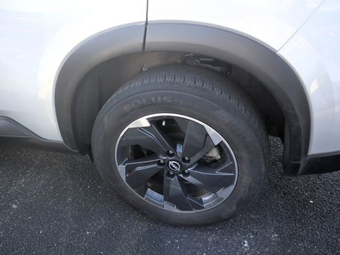 Used 2024 Nissan Rogue SV image 9