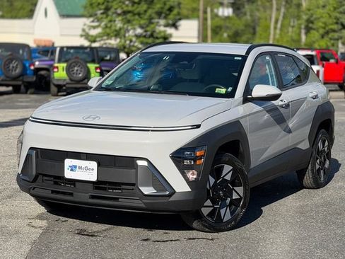 Used 2025 Hyundai Kona SEL AWD/4WD image 1
