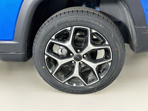Used 2025 Jeep Compass Limited AWD/4WD image 11