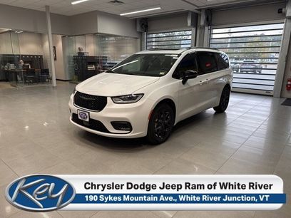 New 2026 Chrysler Pacifica Limited