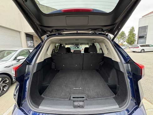Used 2025 Nissan Rogue SV FWD image 33