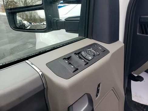 Used 2022 Ford F250 XLT w/ XLT Premium Package image 10