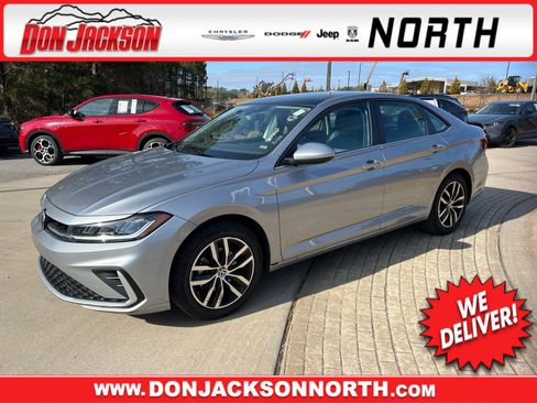 Used 2025 Volkswagen Jetta SE image 1