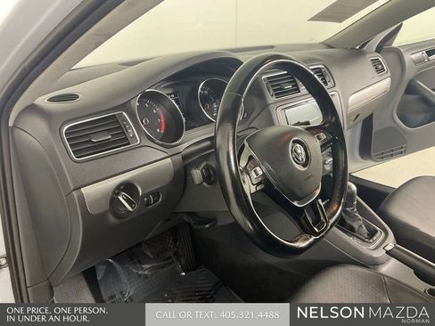Used 2017 Volkswagen Jetta SE FWD image 31