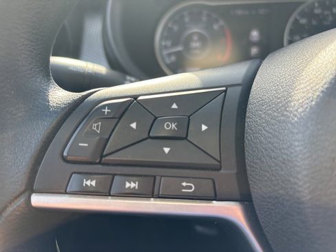 Used 2019 Nissan Kicks SV image 31