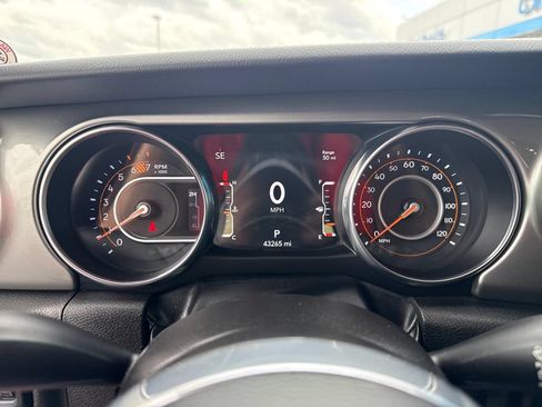 Used 2023 Jeep Wrangler Unlimited Sahara w/ LED Lighting Group AWD/4WD image 19