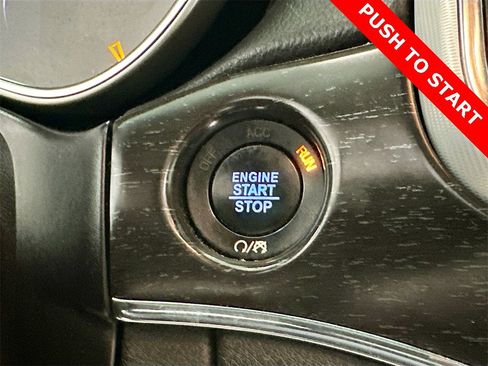 Used 2018 Jeep Grand Cherokee Limited image 38