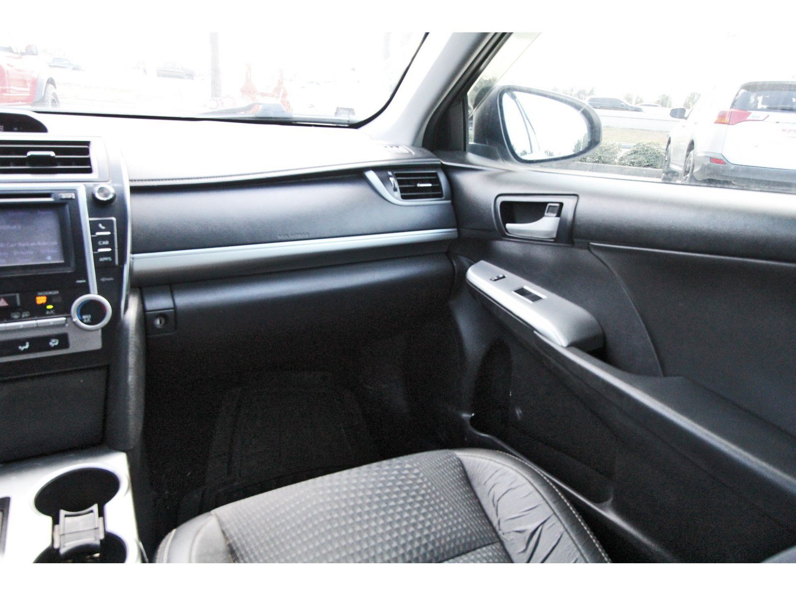 Used 2014 Toyota Camry SE FWD image 10