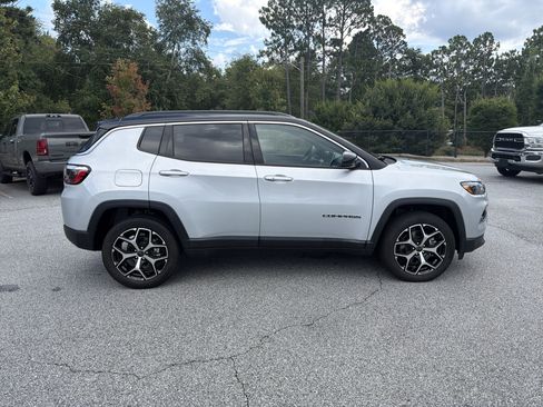 Used 2026 Jeep Compass Limited AWD/4WD image 9