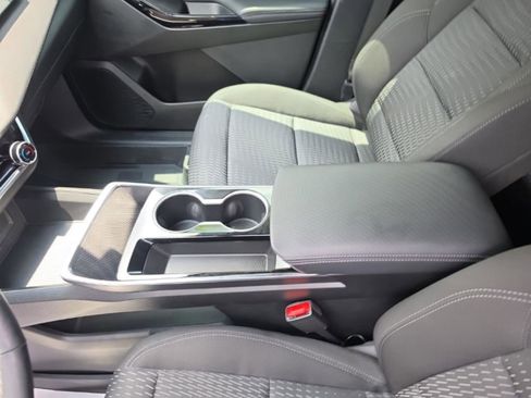 Used 2025 Chevrolet Equinox LT FWD image 23