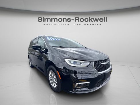 Used 2025 Chrysler Pacifica Select FWD image 5