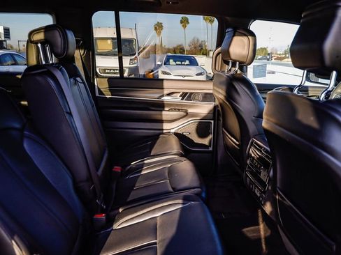 Used 2024 Jeep Wagoneer Series II w/ Flexible Seating Group image 19