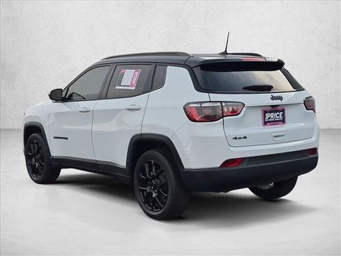 Used 2024 Jeep Compass Latitude w/ Convenience Group AWD/4WD image 8