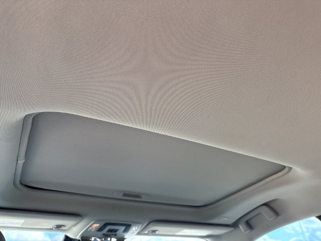 Used 2025 Toyota Sienna XLE FWD image 17