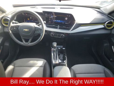 Used 2024 Chevrolet Trax LT image 11