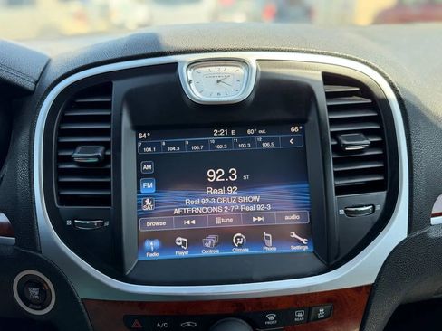 Used 2014 Chrysler 300 RWD image 39