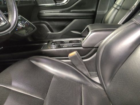 Used 2020 Lincoln Corsair FWD w/ Rear Removable Package Tray image 26