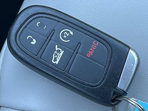 Used 2021 Jeep Cherokee Latitude Plus FWD image 29