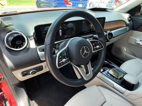 Used 2022 Mercedes-Benz GLB 250 4MATIC image 32