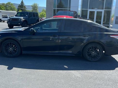 Used 2020 Toyota Camry SE w/ Carpet Mat Package FWD image 8