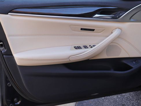 Used 2018 BMW 530i w/ Premium Package image 7