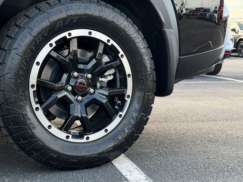 New 2026 Nissan Pathfinder SV image 18