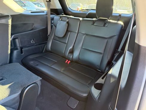 Used 2022 Ford Explorer XLT w/ Equipment Group 202A image 7