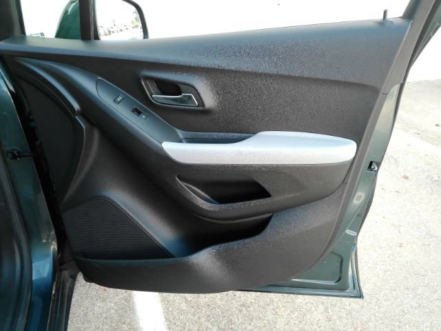 Used 2022 Chevrolet Trax LS w/ Tint and Cruise Package AWD/4WD image 16