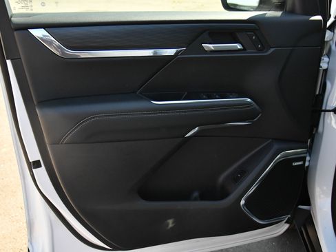 Used 2024 GMC Acadia Elevation image 14