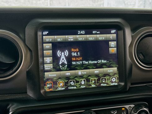 Used 2022 Jeep Gladiator Sport AWD/4WD image 17