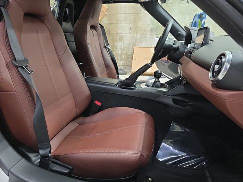 Used 2019 MAZDA MX-5 Miata RF Grand Touring image 11