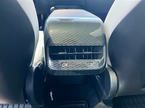 Used 2024 Tesla Model Y Long Range AWD/4WD image 26