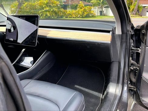 Used 2018 Tesla Model 3 Long Range RWD image 16