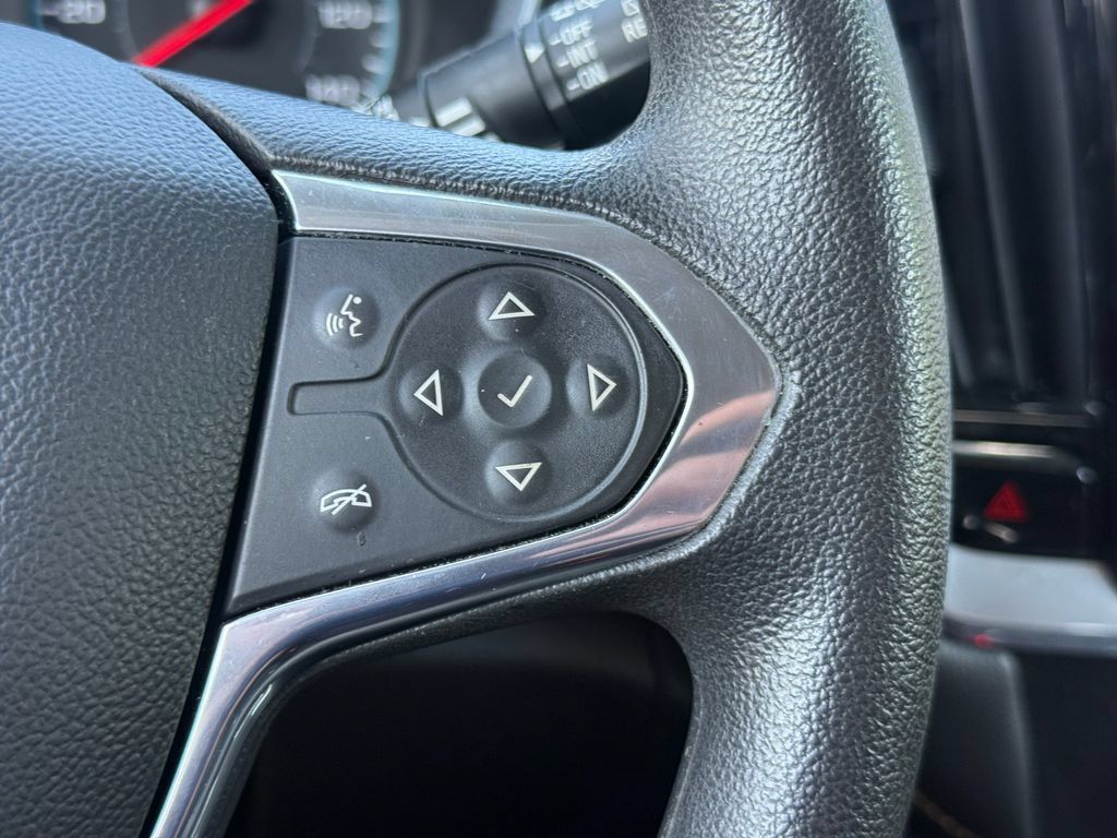 Used 2020 Chevrolet Traverse LS FWD image 18