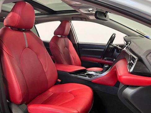 Used 2019 Toyota Camry XSE image 10