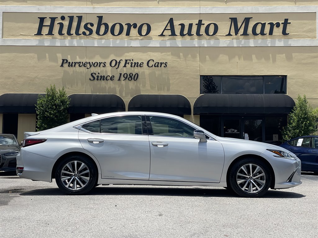 Used 2020 Lexus ES 300h w/ Premium Package FWD image 4