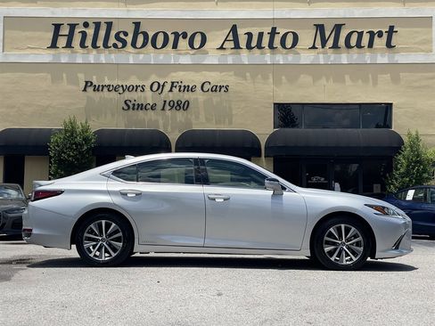 Used 2020 Lexus ES 300h w/ Premium Package FWD image 4