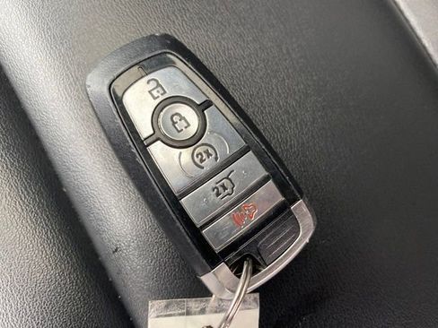 Used 2022 Ford Explorer XLT image 25