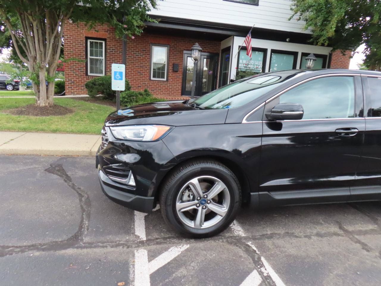 Used 2020 Ford Edge SEL w/ Convenience Package FWD image 2