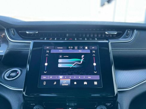 Used 2023 Jeep Grand Cherokee L Laredo image 27