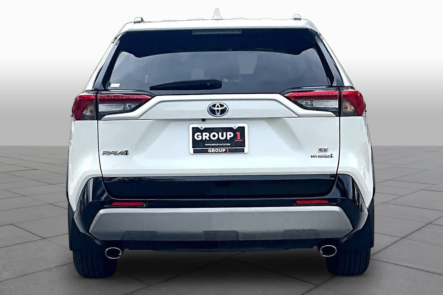 Used 2022 Toyota RAV4 SE w/ Convenience Package AWD/4WD image 5