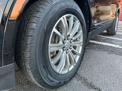 Used 2018 Cadillac XT5 Luxury w/ Driver Awareness Package image 10