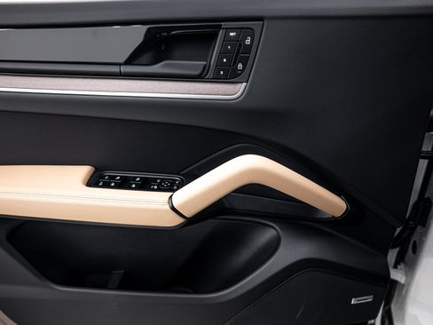 Certified 2026 Porsche Cayenne Coupe image 17