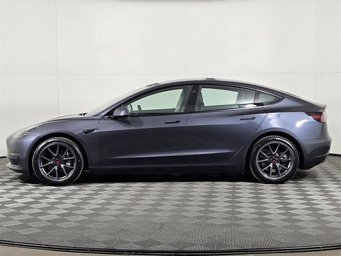 Used 2023 Tesla Model 3 Standard Range image 3