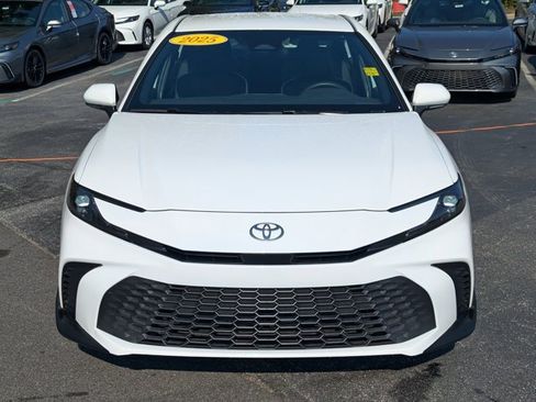 Used 2025 Toyota Camry SE image 2