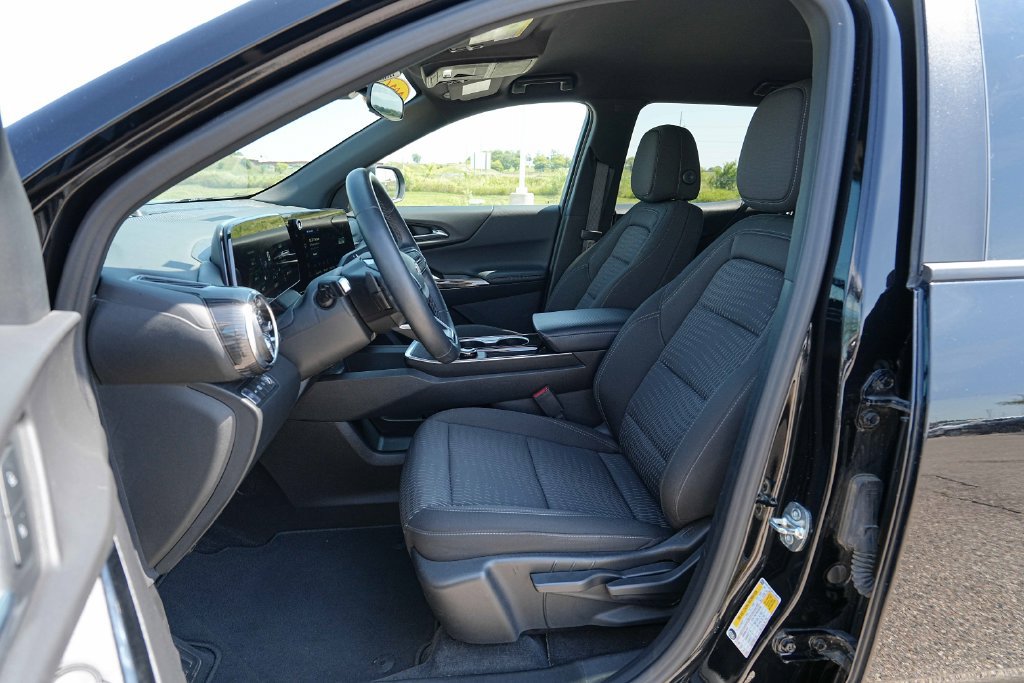Used 2026 Chevrolet Equinox LT AWD/4WD image 18