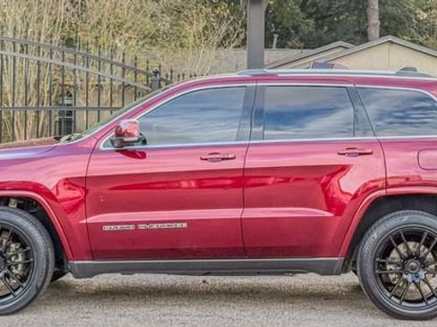 Used 2018 Jeep Grand Cherokee Limited image 3