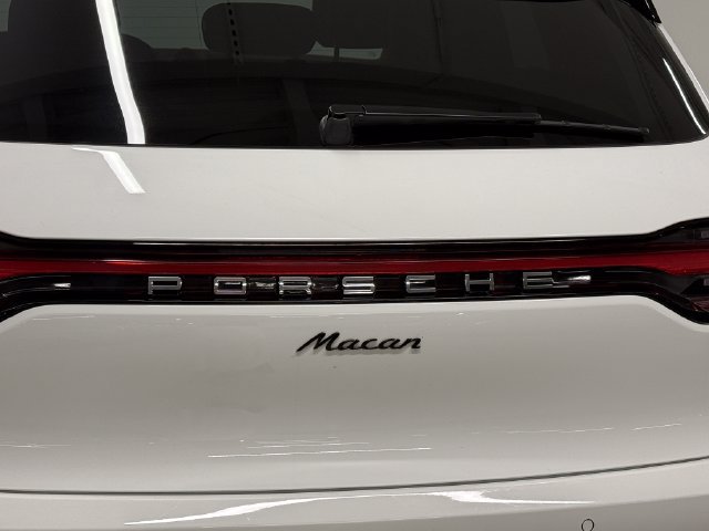 Certified 2026 Porsche Macan AWD/4WD image 12